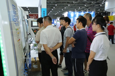广州国际汽车零部件及售后市场展-广州汽配展展会现场图片