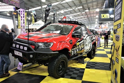 澳洲澳大利亚墨尔本越野车、钓具、户外露营用品展展会现场图片