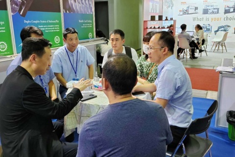 越南河内纺织面料及制衣工业展览会展会现场图片