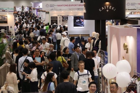 日本东京服装展览会展会现场图片