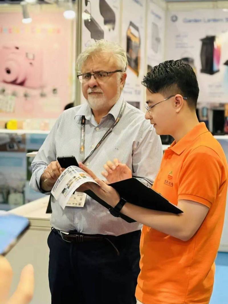 2025香港电子产品展首日直击:恒昇光电 Mini LED 技术引爆湾仔会展中心~