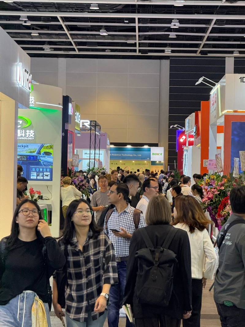 3200 + 展位全开!2025香港秋季电子产品展开幕日,上万全球采购商竞速 “抢鲜”