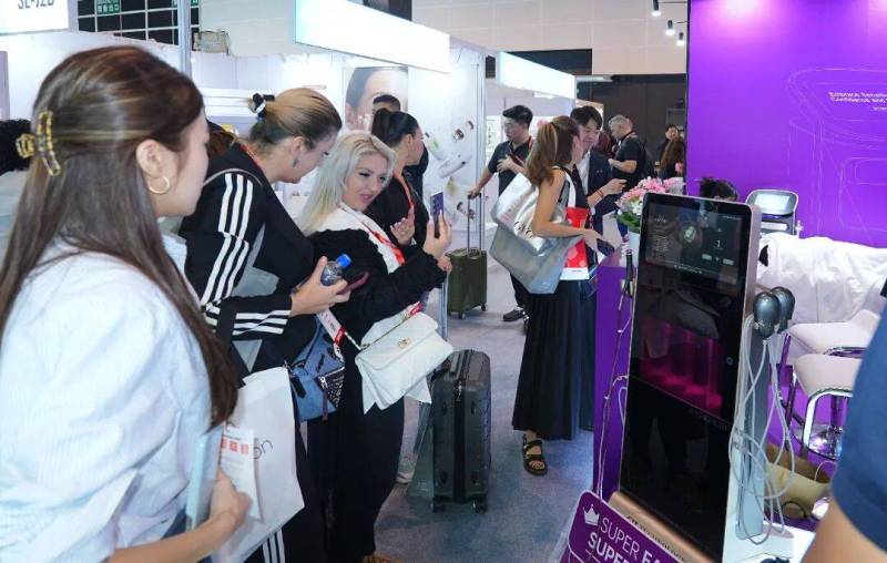 惊艳国际!超清秀2.0与修丝芙双双闪耀2025年香港亚太美容展