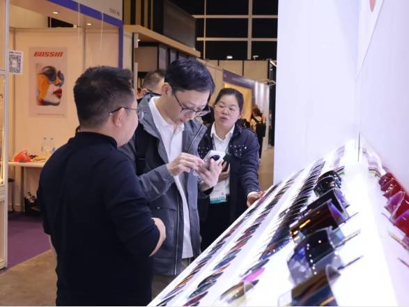 晶联星再创“镜”彩,2025香港国际眼镜展圆满收官!