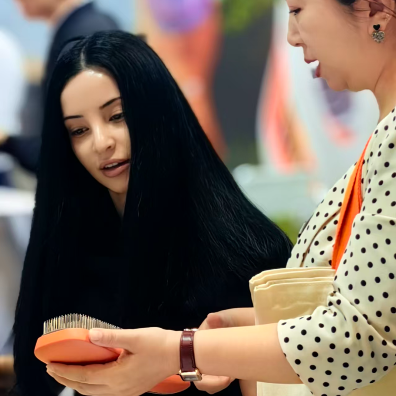 2025年亚太美容展“流量之王”:渲美的吸睛个护仪器产品实力破圈