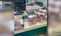令人震惊！大妈每日枕着百万现金入眠，家中成堆现钞堆积如山……真相曝光后，她痛哭流涕