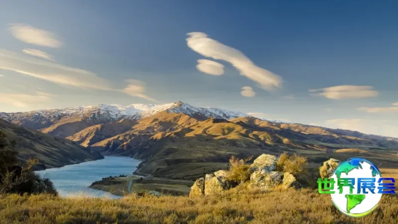 Lake-Dunstan-view-from-Clyde-Hill_Photo-by-Todd-Sisson.jpg