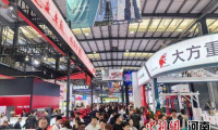 河南长垣：起重装备博览会人气高涨