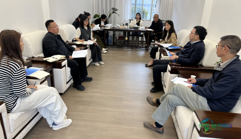 2026年4月28日,香港文博会云南馆执委会赴昌宁县进行红茶产品招展招商座谈,文博会副主席、云南馆执委会主任、云南省民族商会会长杨振出席活动,昌宁县副县长王国相出席会议。
