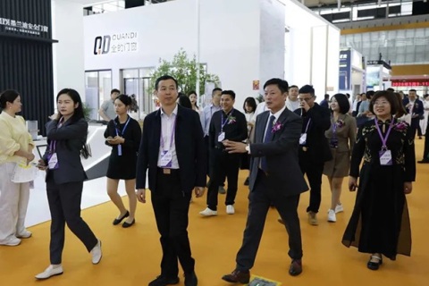 中国（南京）系统门窗、全屋定制、移门博览会展会现场图片