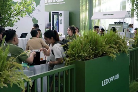 中国（南京）系统门窗、全屋定制、移门博览会展会现场图片