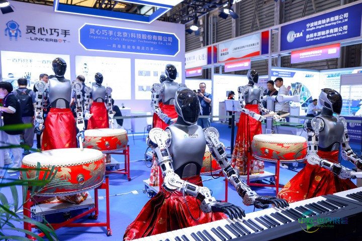 人形机器人展.jpg
