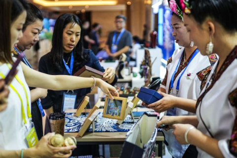 中国-东盟教育交流周展会现场图片