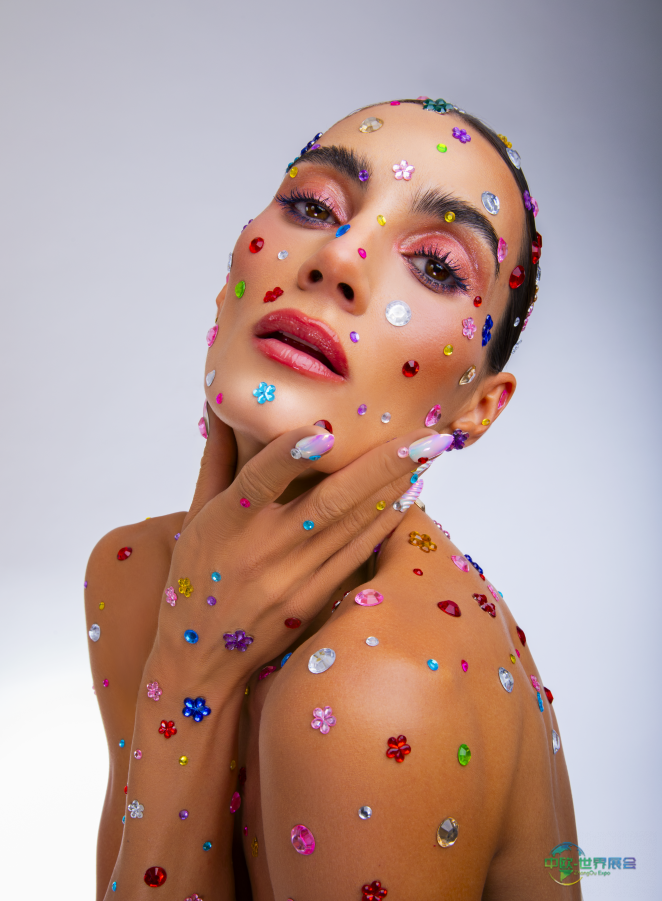 捷克布拉格国际秋季美妆展：克里斯蒂娜·希科娃成For Beauty 2027新面孔